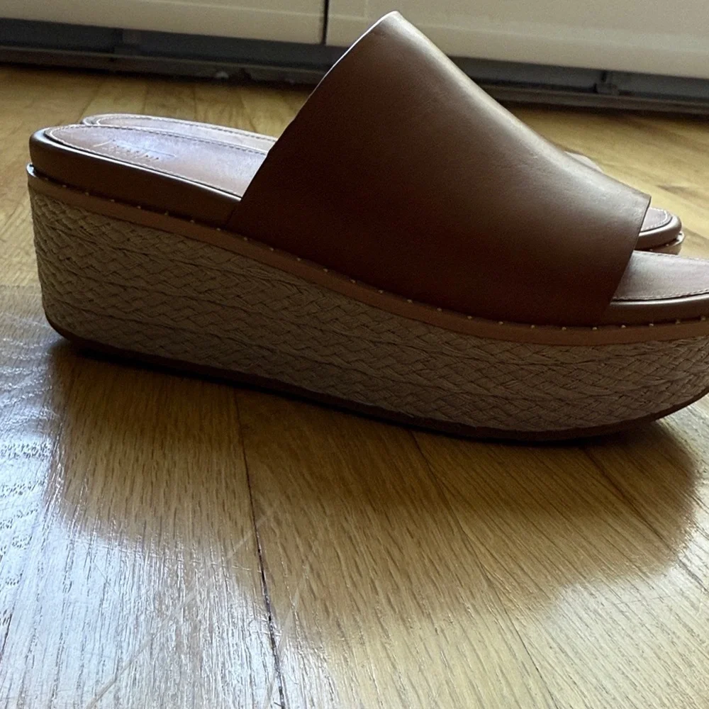 Fitflop like new size 9 Brown Platform Slide Sandals - Women